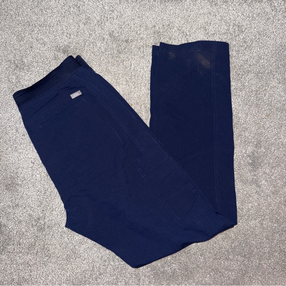 Men's FIGS Cairo Cargo Scrub Pants (Navy)